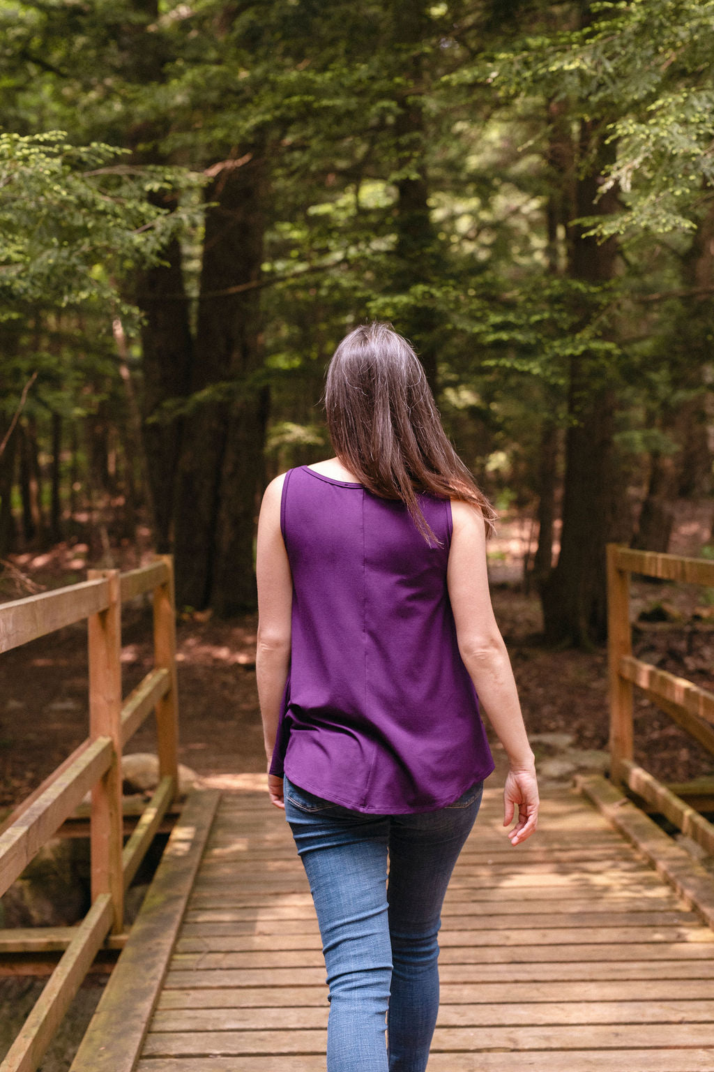 La camisole élégante au col V