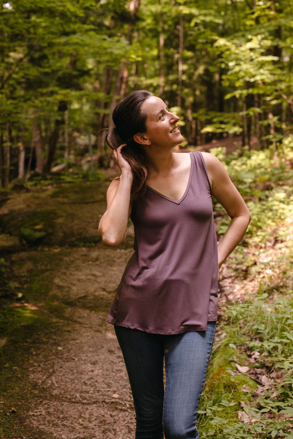 La camisole élégante au col V