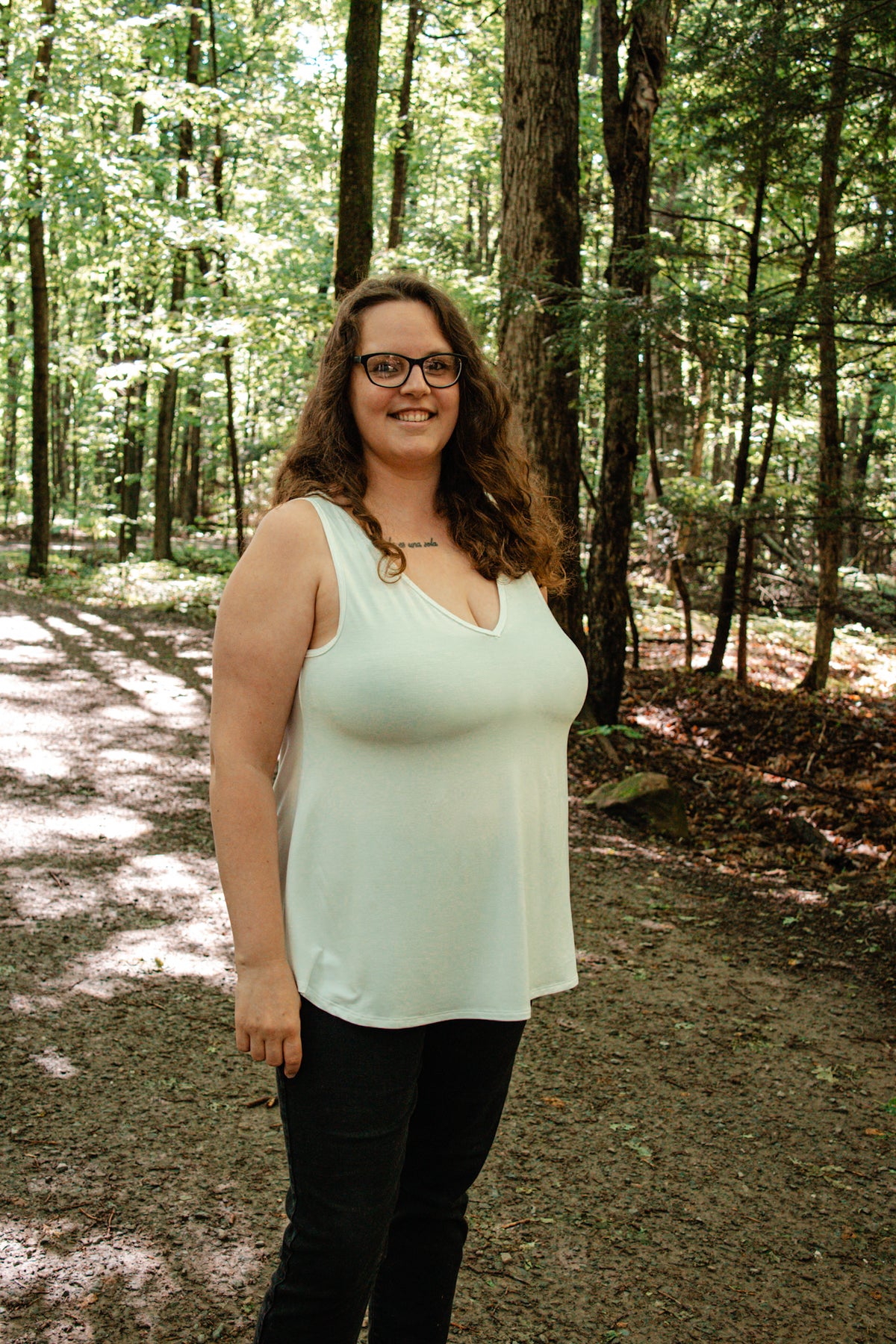 La camisole élégante au col V